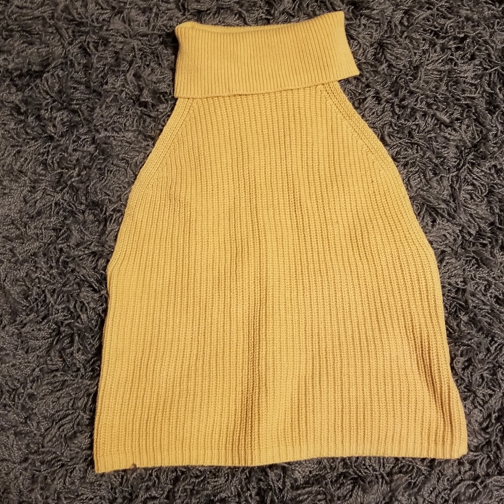Urban Outfitters sleeveless turtleneck - Picture 3 of 6